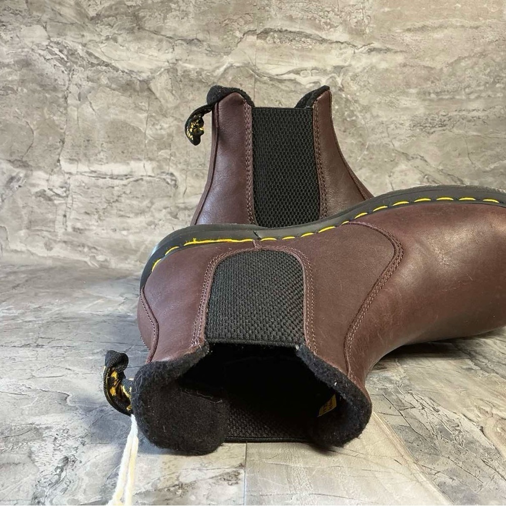Dr. Martens 2976 Chelsea Boots - Picture 5 of 6